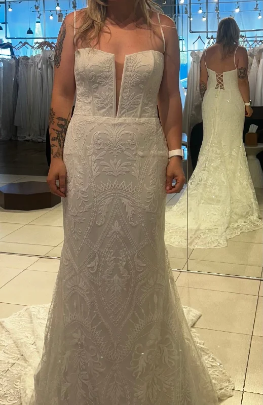 Exclusive Preview Evie Young Style #EY574(KYLE). Size 12 Ivory