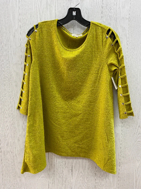 Special Discount Top 3/4 Sleeve By Retrology  Size: S