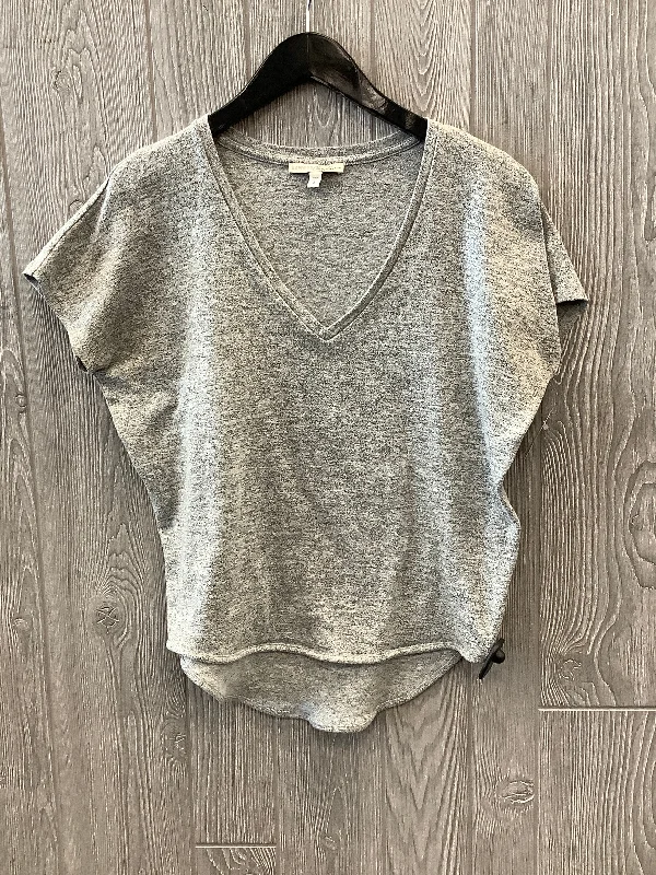 Year-End Sale Top Short Sleeve By Express In Grey, Size: S
